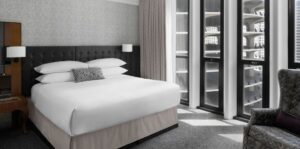 Rooms Suites Hero 2000x990 1