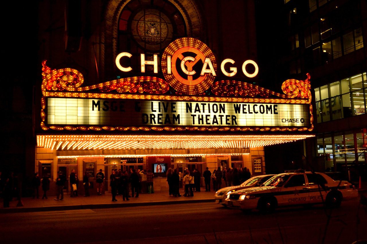 Best Luxury Hotel Near The Chicago Theater | Hotel Chicago